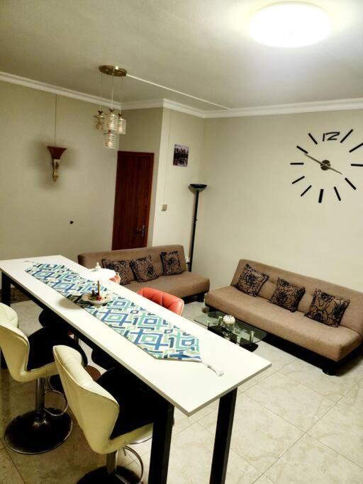 Kot Nu - Beach Themed Apartment - 3 Mins Walk From The Sea Flic-en-Flacq Buitenkant foto