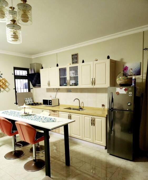 Kot Nu - Beach Themed Apartment - 3 Mins Walk From The Sea Flic-en-Flacq Buitenkant foto